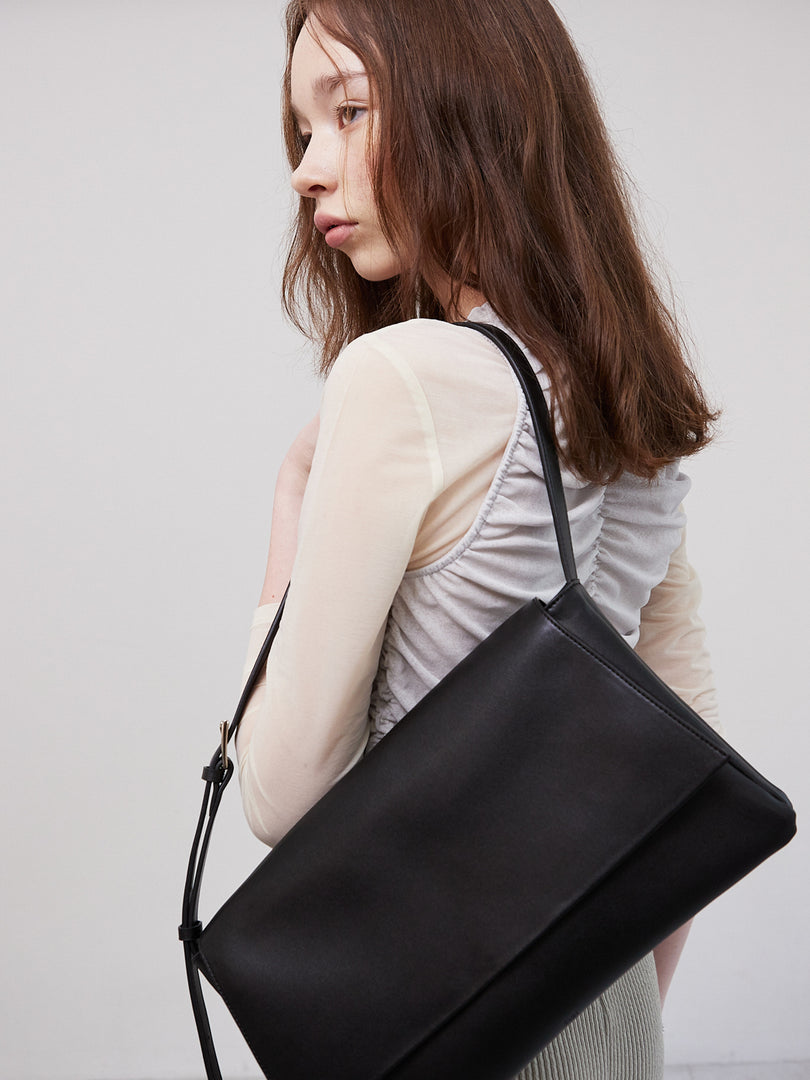 Anzu Flap Bag Black