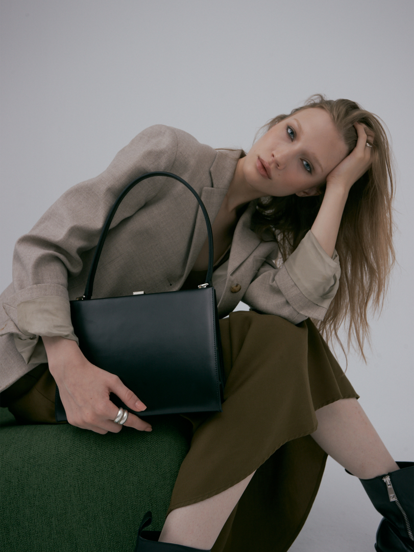 [Refurb Sale] Mona Frame Bag Black Calf_Silver Frame